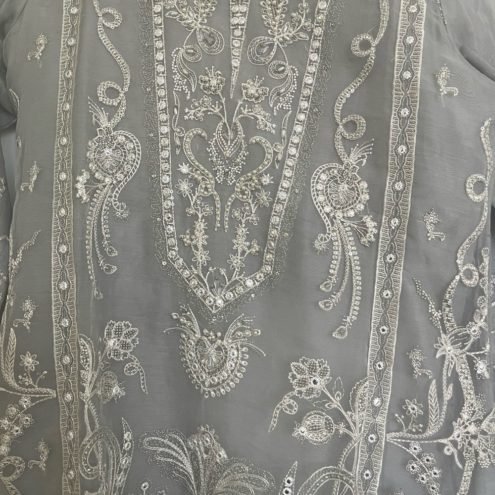 Pakistani Suit size Medium - Picture 2 of 4